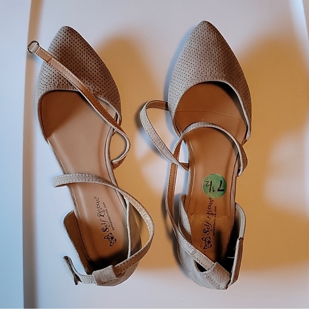 Tan beige flat shoes